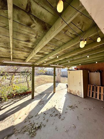 300 N Briscoe Avenue, Tulia, TX 7908