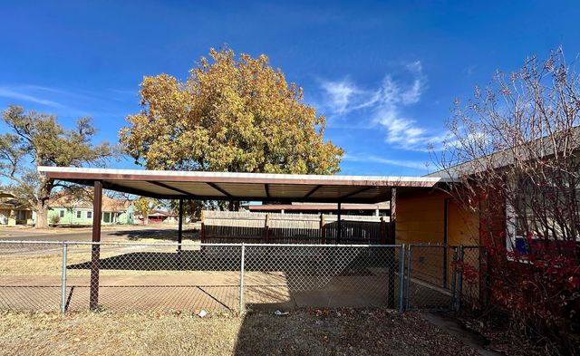 300 N Briscoe Avenue, Tulia, TX 7908