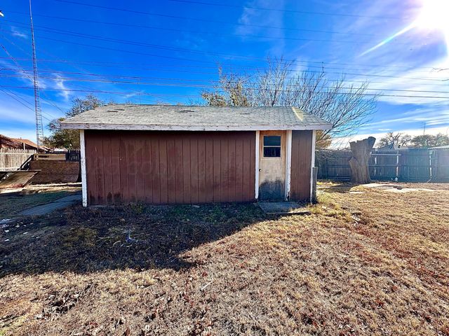 300 N Briscoe Avenue, Tulia, TX 7908
