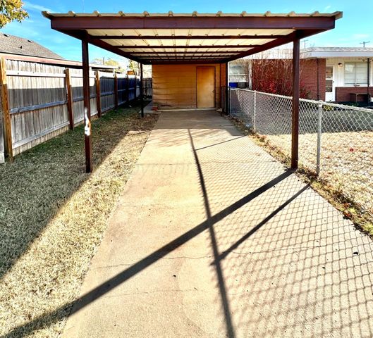 300 N Briscoe Avenue, Tulia, TX 7908