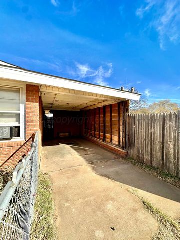 300 N Briscoe Avenue, Tulia, TX 7908