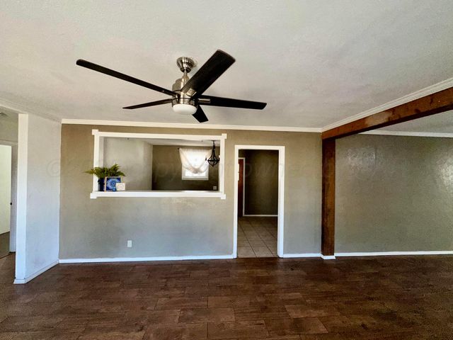 300 N Briscoe Avenue, Tulia, TX 7908