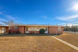 300 N Briscoe Avenue, Tulia, TX 7908