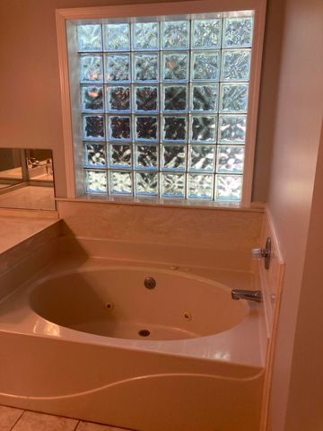 381 W Delta, Hattiesburg, MS 39402