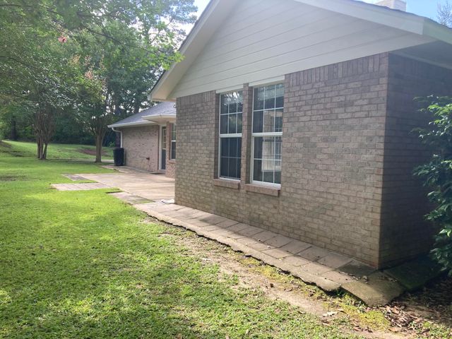 381 W Delta, Hattiesburg, MS 39402