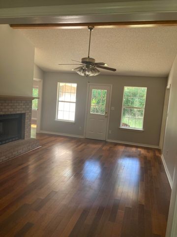381 W Delta, Hattiesburg, MS 39402