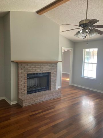 381 W Delta, Hattiesburg, MS 39402