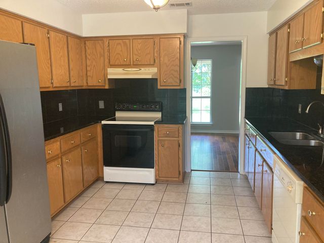 381 W Delta, Hattiesburg, MS 39402