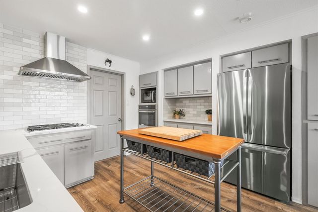 2206 Willowby Drive, Houston, TX 77008