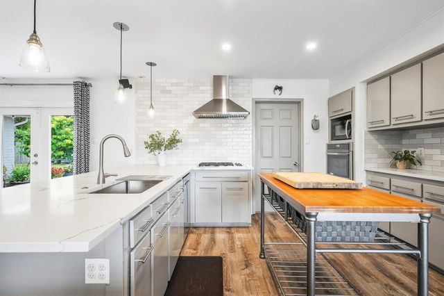 2206 Willowby Drive, Houston, TX 77008