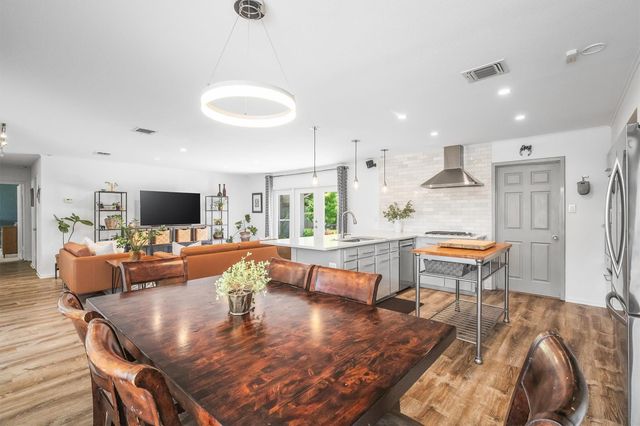 2206 Willowby Drive, Houston, TX 77008