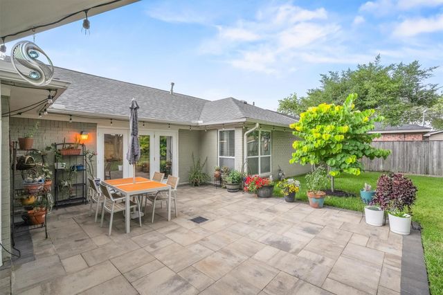 2206 Willowby Drive, Houston, TX 77008