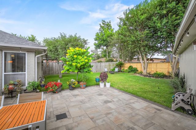 2206 Willowby Drive, Houston, TX 77008