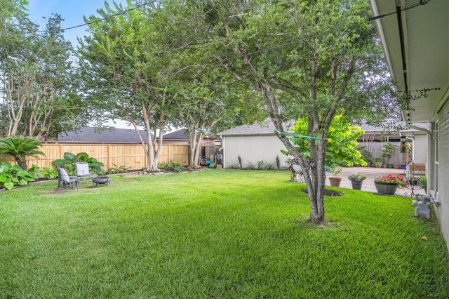 2206 Willowby Drive, Houston, TX 77008