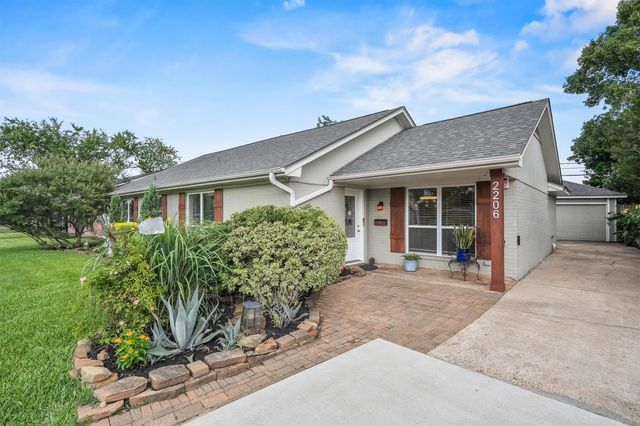 2206 Willowby Drive, Houston, TX 77008