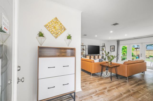 2206 Willowby Drive, Houston, TX 77008