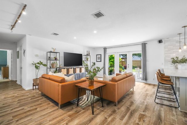 2206 Willowby Drive, Houston, TX 77008