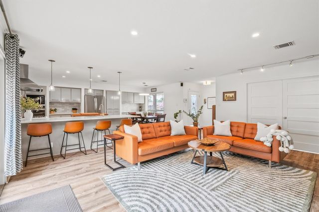 2206 Willowby Drive, Houston, TX 77008