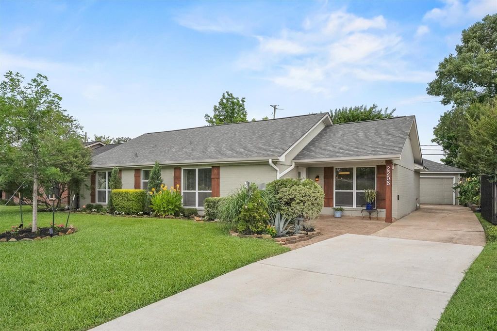 2206 Willowby Drive, Houston, TX 77008