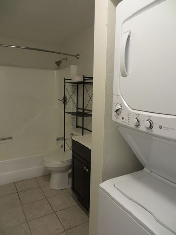 49 Parker Ave. 8, Dracut, MA 01826