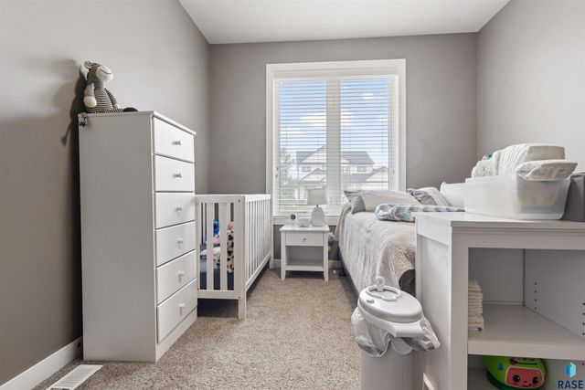 8900 E Basswood Ln Lane, Sioux Falls, SD 57110