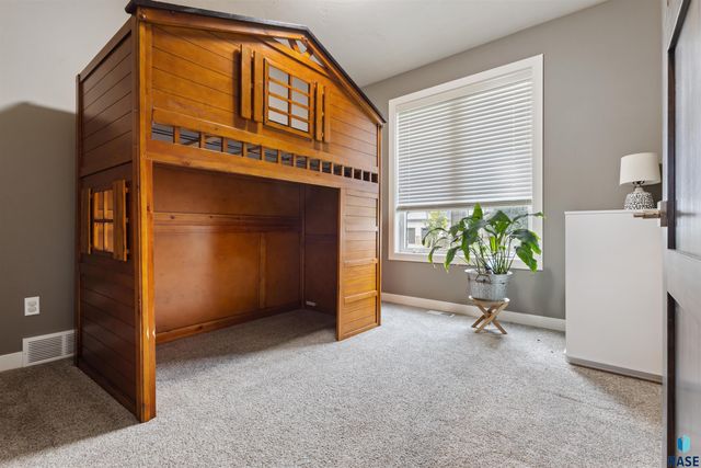8900 E Basswood Ln Lane, Sioux Falls, SD 57110
