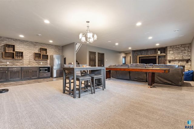 8900 E Basswood Ln Lane, Sioux Falls, SD 57110
