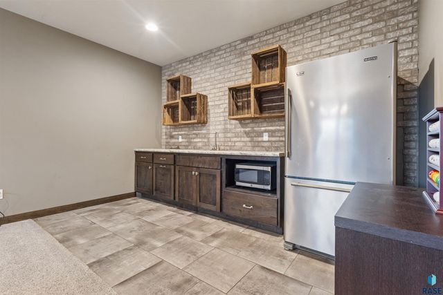 8900 E Basswood Ln Lane, Sioux Falls, SD 57110