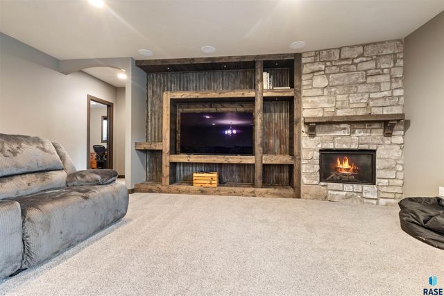 8900 E Basswood Ln Lane, Sioux Falls, SD 57110