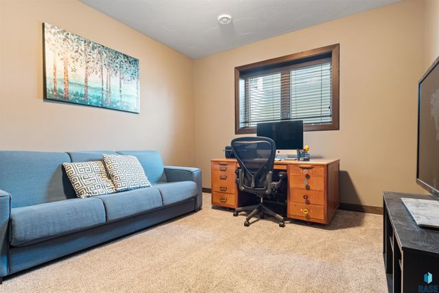 8900 E Basswood Ln Lane, Sioux Falls, SD 57110