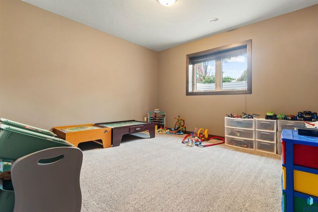 8900 E Basswood Ln Lane, Sioux Falls, SD 57110