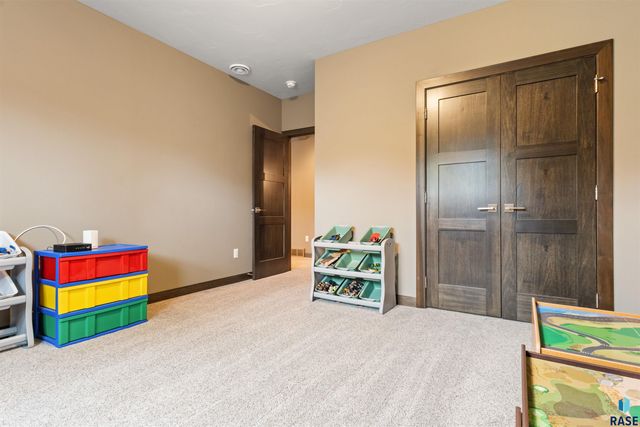 8900 E Basswood Ln Lane, Sioux Falls, SD 57110