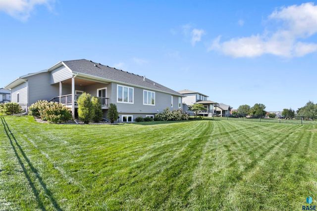 8900 E Basswood Ln Lane, Sioux Falls, SD 57110