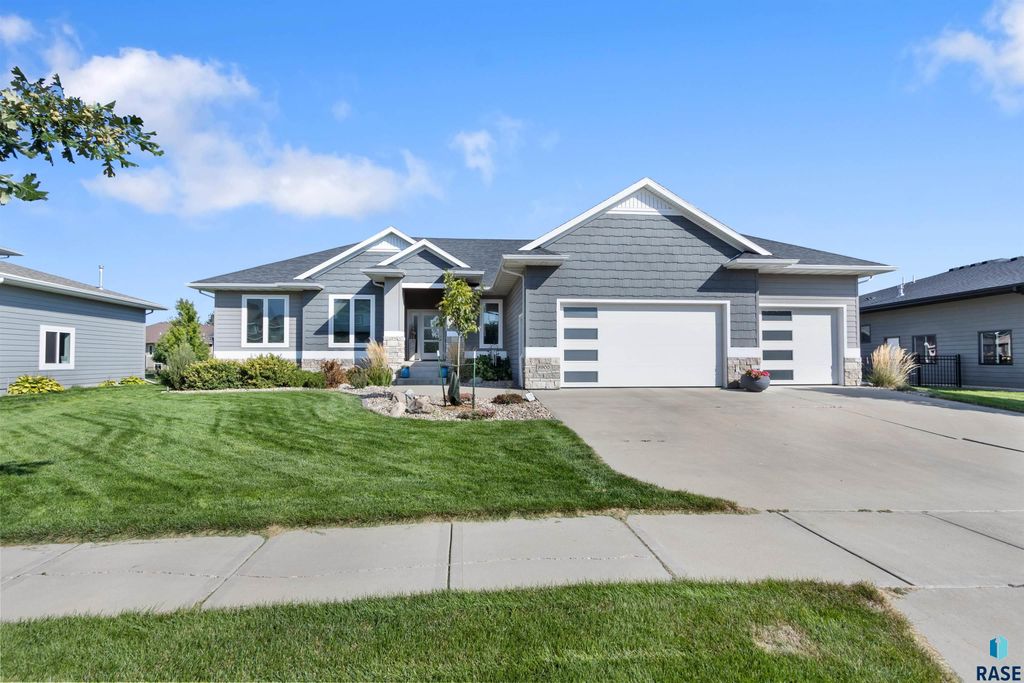 8900 E Basswood Ln Lane, Sioux Falls, SD 57110