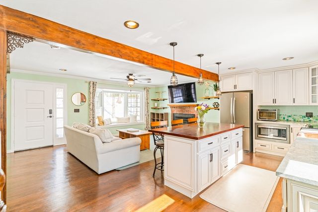 226 Stonebridge Rd, Wayland, MA 01778