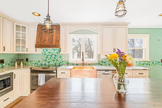 226 Stonebridge Rd, Wayland, MA 01778