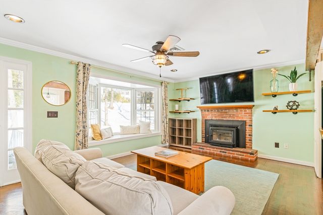 226 Stonebridge Rd, Wayland, MA 01778