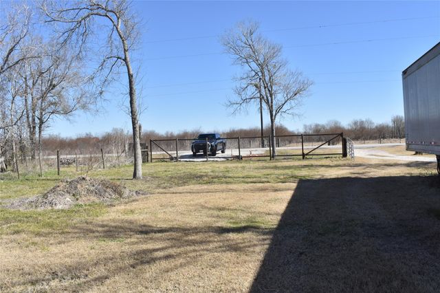 8475 Sunny Side Road, Hempstead, TX 77445