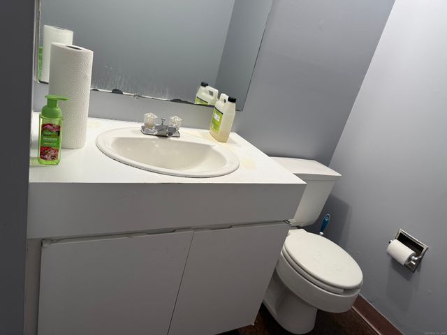 70 Boston Post Road, Waterford, CT 06385