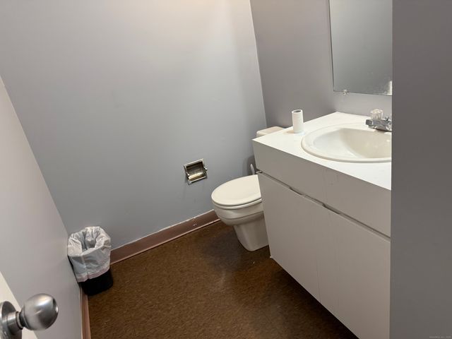 70 Boston Post Road, Waterford, CT 06385