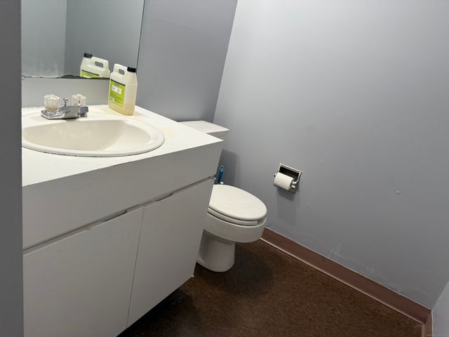 70 Boston Post Road, Waterford, CT 06385