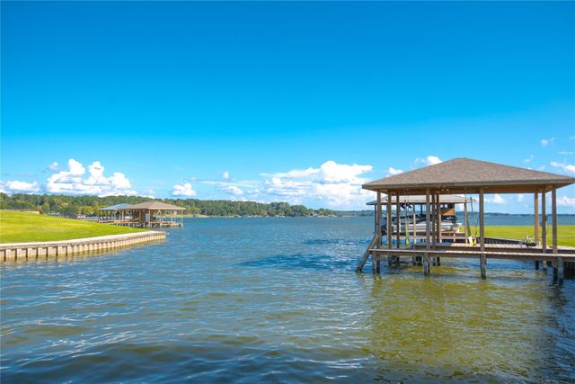 235 Peninsula Drive, Livingston, TX 77351