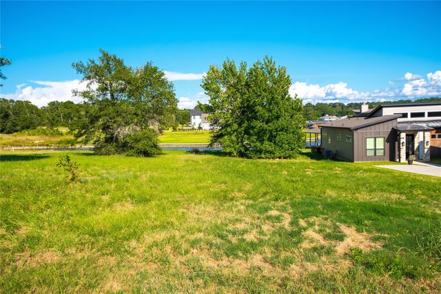 235 Peninsula Drive, Livingston, TX 77351