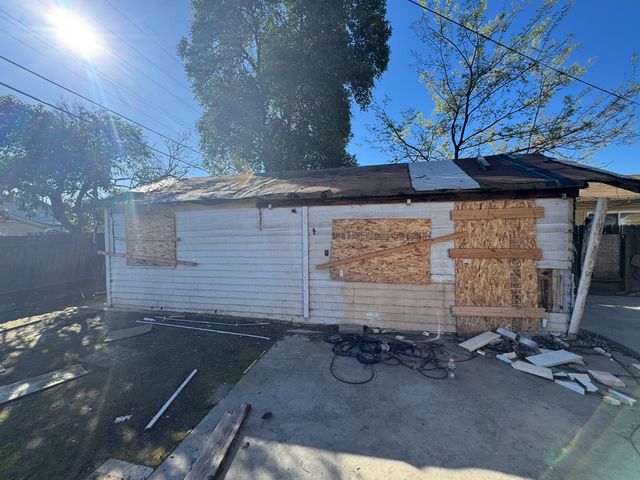 986 N Wilson Avenue, Fresno, CA 93728