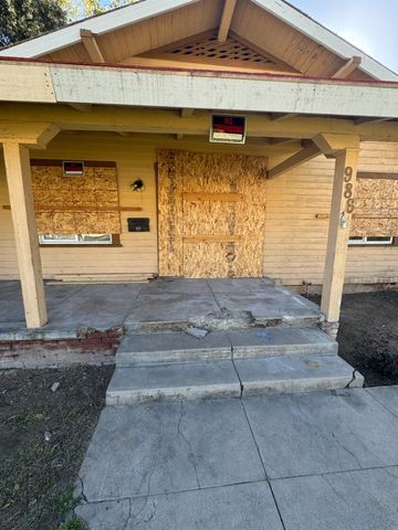986 N Wilson Avenue, Fresno, CA 93728