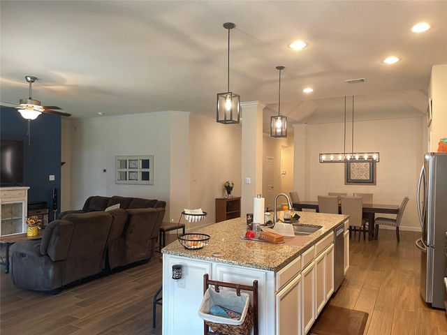 427 Stonebrook Lane, Conroe, TX 77304