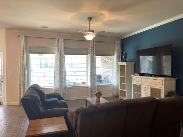 427 Stonebrook Lane, Conroe, TX 77304