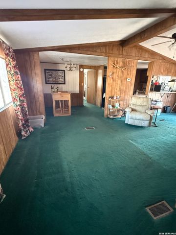 149 Oak Hill, La Vernia, TX 78121