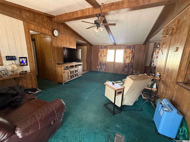 149 Oak Hill, La Vernia, TX 78121