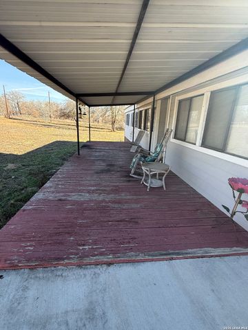 149 Oak Hill, La Vernia, TX 78121